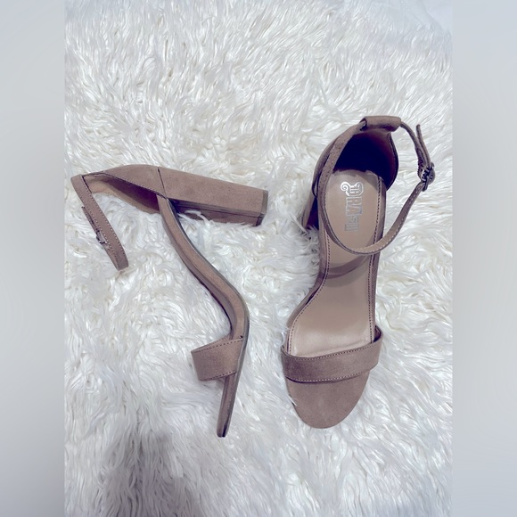 High heals! - Picture 3 of 3